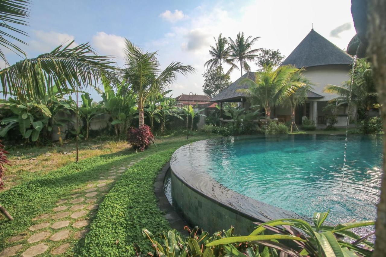 Queen At Gunung Sari Ubud  Exterior photo